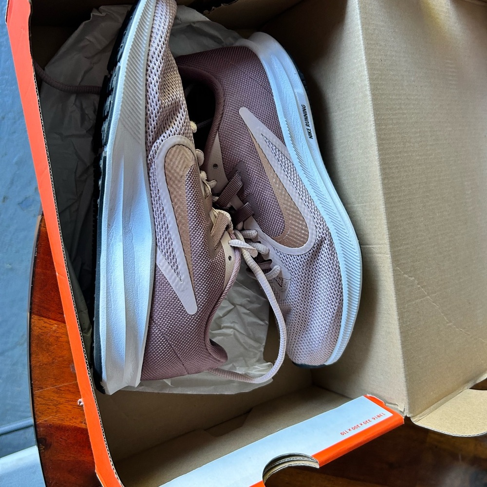 Nike Women's Mauve Sneakers